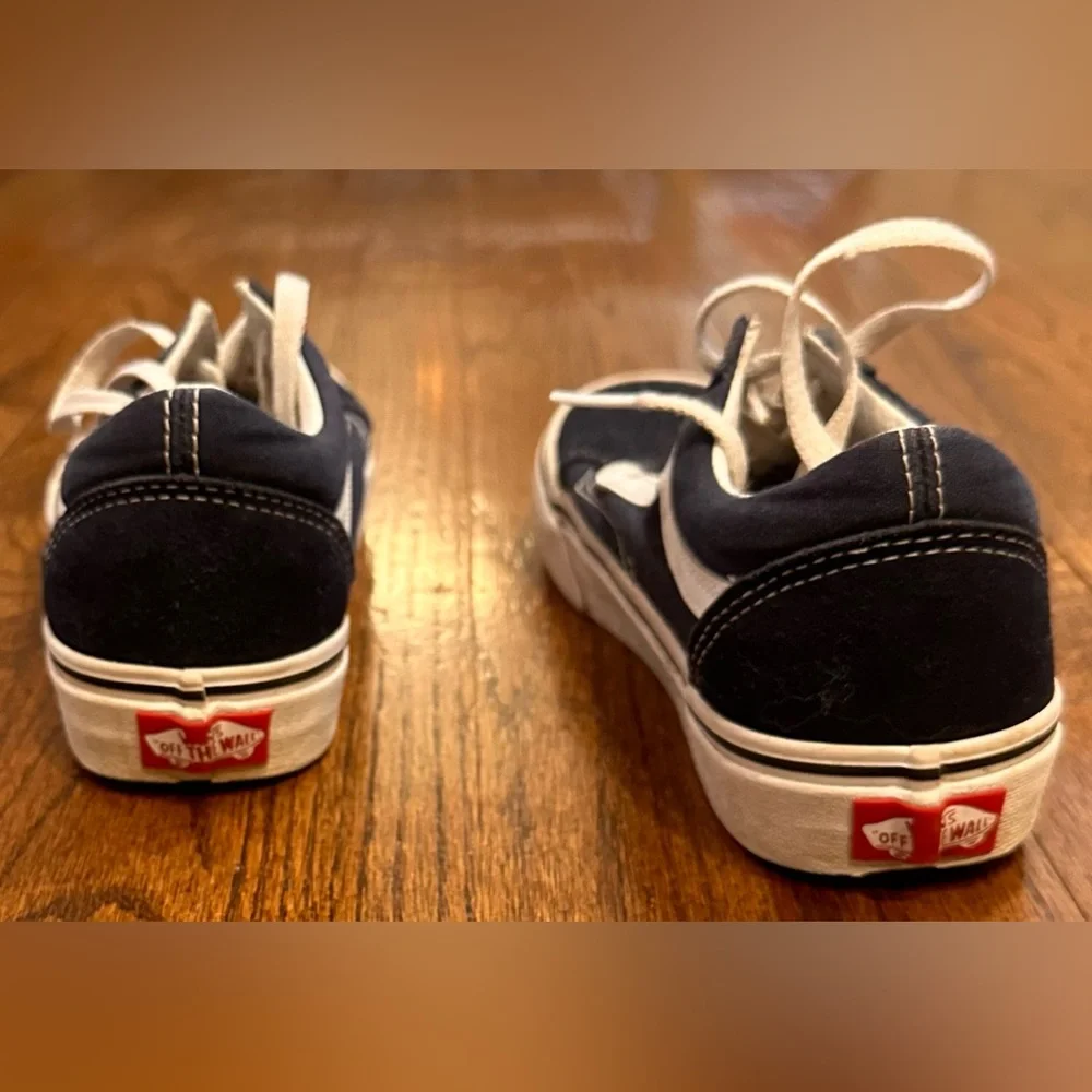 Vans kids off